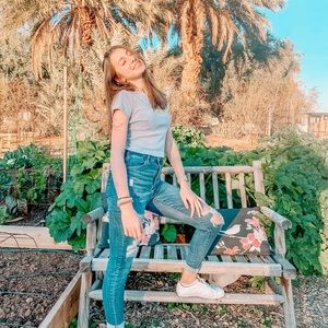 Meet your Posher, Lea